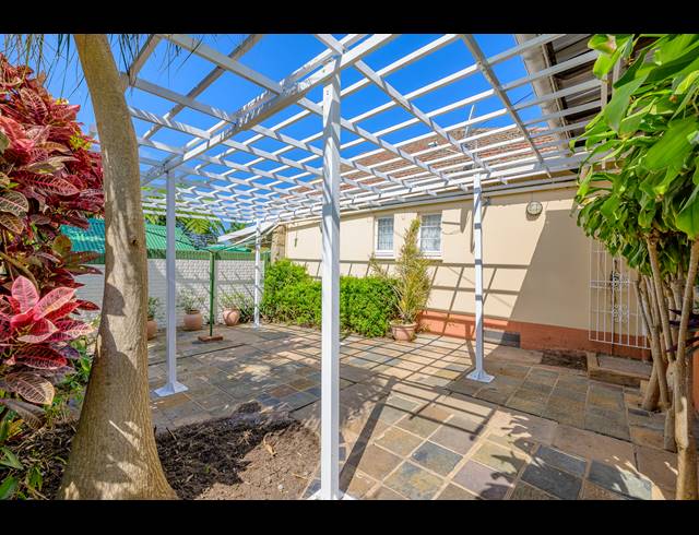 8 BEDROOM HOUSE FOR SALE IN ESCOMBE